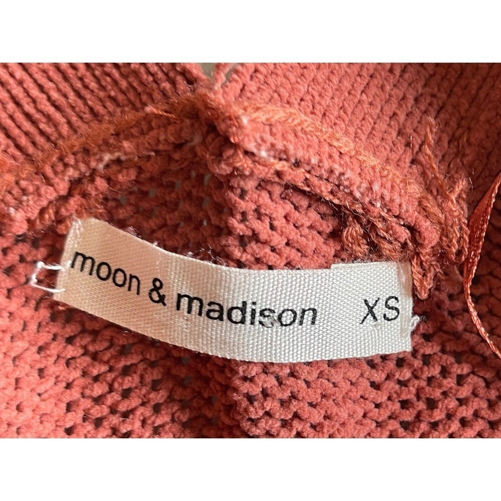 Moon and Madison Women’s Size XS Rust Cropped Sweater FLAW - Picture 5 of 8
